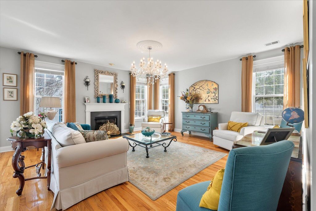 Image 16 of property listing at 221 White Gables Drive, Summerville, SC 29483