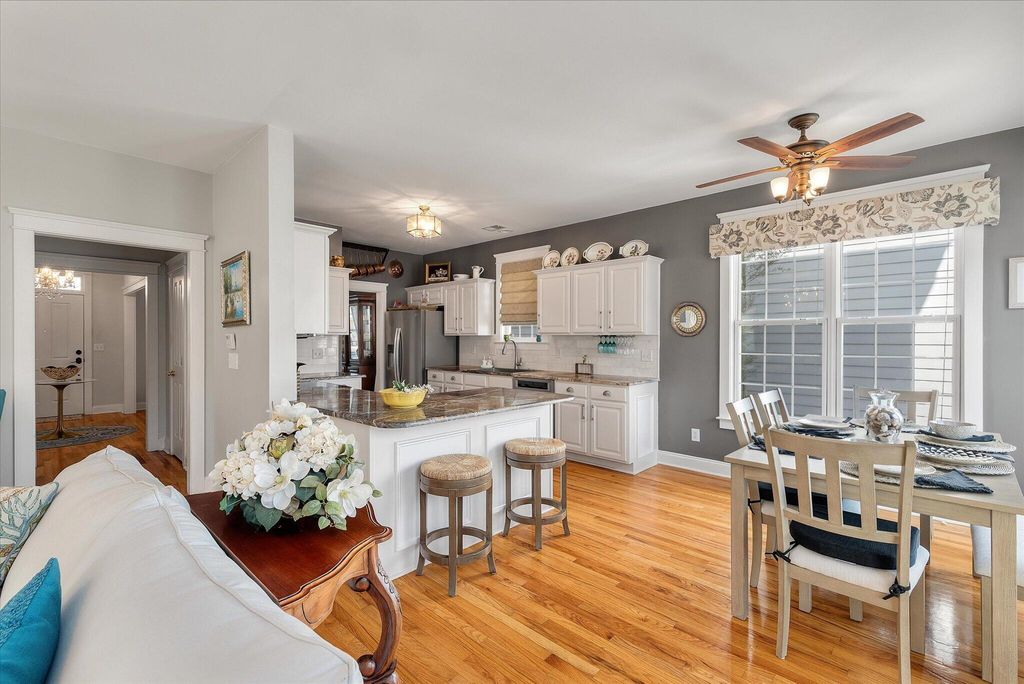 Image 20 of property listing at 221 White Gables Drive, Summerville, SC 29483