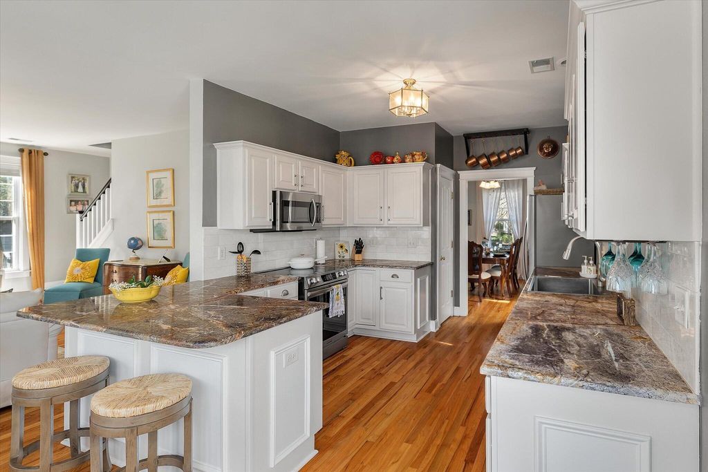 Image 23 of property listing at 221 White Gables Drive, Summerville, SC 29483