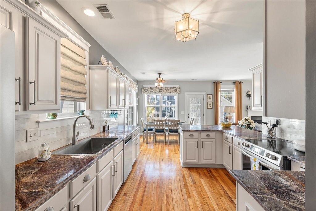 Image 25 of property listing at 221 White Gables Drive, Summerville, SC 29483