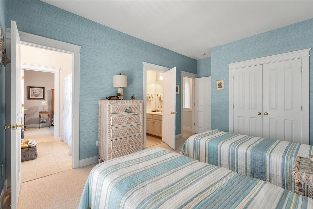 Image 33 of property listing at 221 White Gables Drive, Summerville, SC 29483