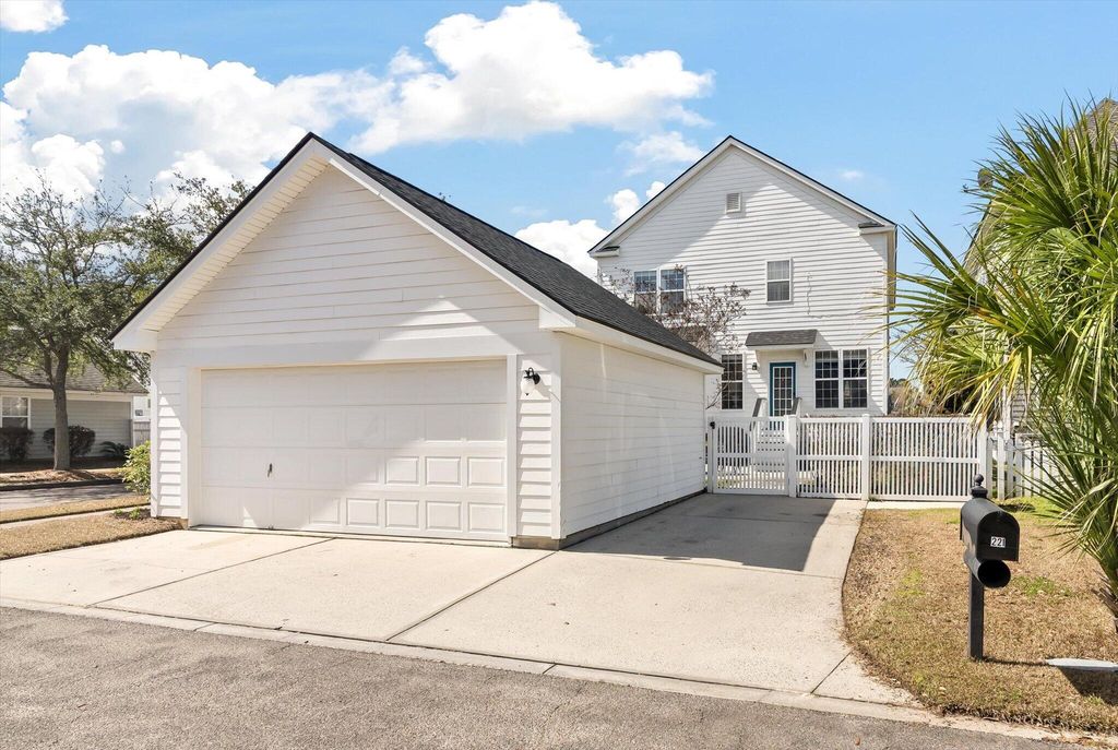 Image 47 of property listing at 221 White Gables Drive, Summerville, SC 29483