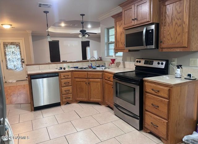 907 Gary Drive, Breaux Bridge, LA 70517