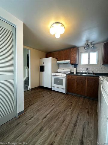 7286 Gilman Street, Westland, MI 48185