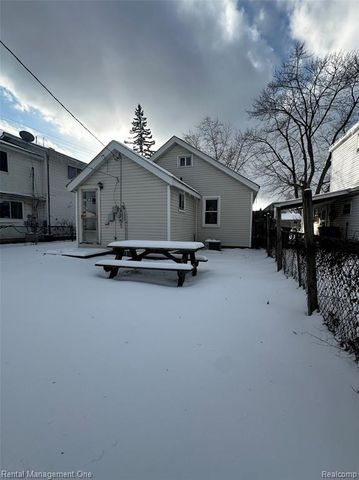 7286 Gilman Street, Westland, MI 48185