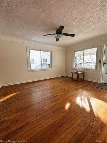 7286 Gilman Street, Westland, MI 48185