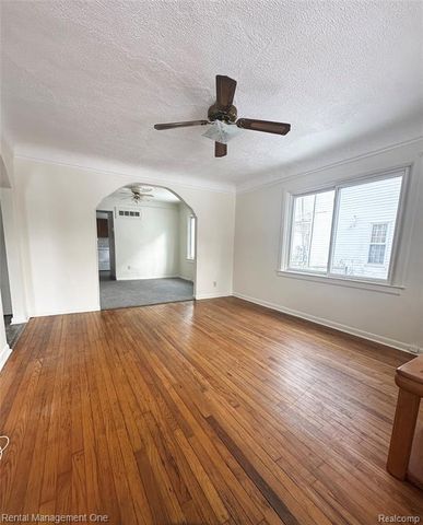 7286 Gilman Street, Westland, MI 48185