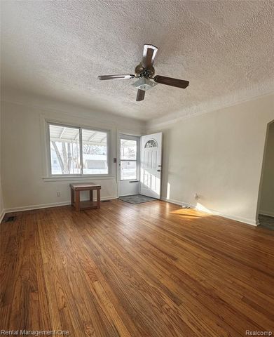 7286 Gilman Street, Westland, MI 48185