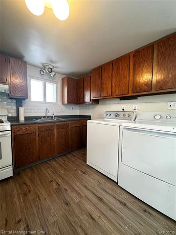 7286 Gilman Street, Westland, MI 48185