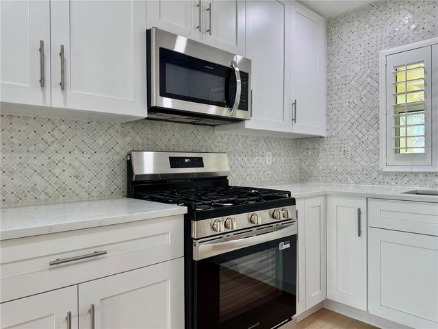 902 OAKWOOD DRIVE, Largo, FL 33770