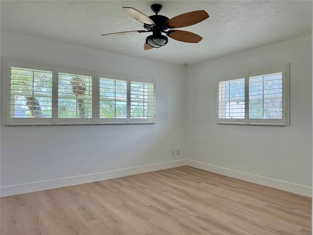 902 OAKWOOD DRIVE, Largo, FL 33770