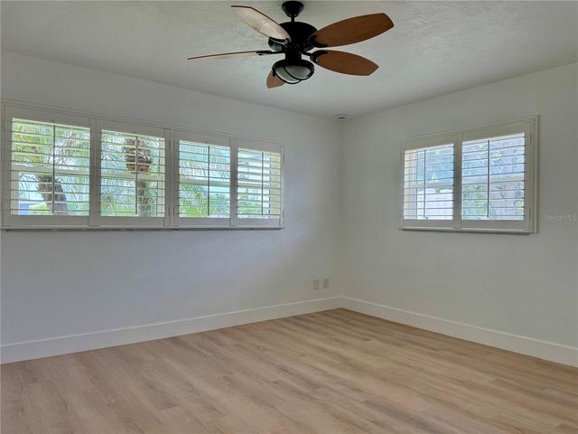 902 OAKWOOD DRIVE, Largo, FL 33770