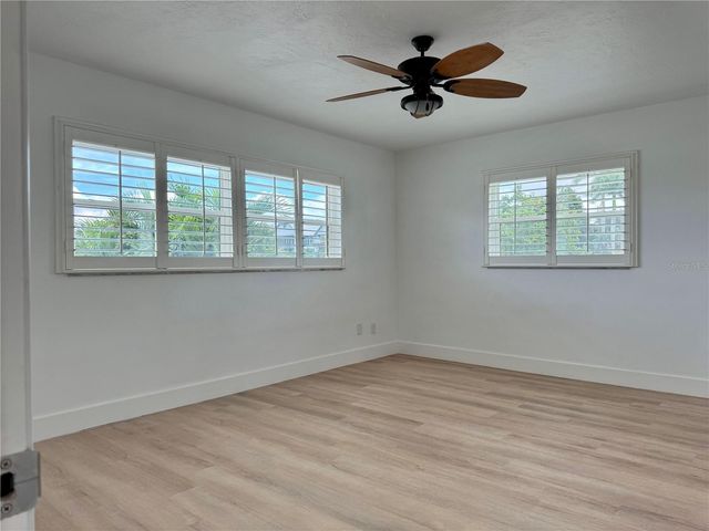 902 OAKWOOD DRIVE, Largo, FL 33770