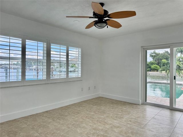 902 OAKWOOD DRIVE, Largo, FL 33770