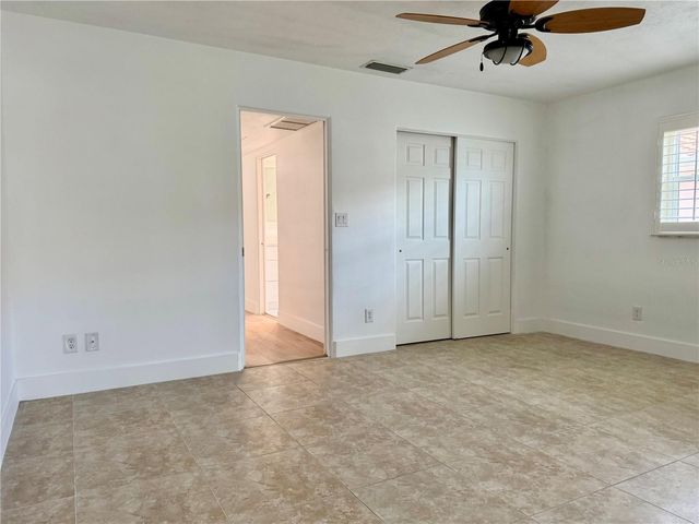 902 OAKWOOD DRIVE, Largo, FL 33770