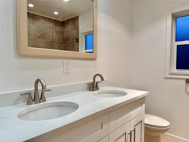 902 OAKWOOD DRIVE, Largo, FL 33770
