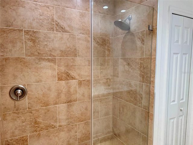 902 OAKWOOD DRIVE, Largo, FL 33770