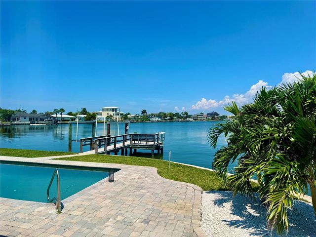 902 OAKWOOD DRIVE, Largo, FL 33770