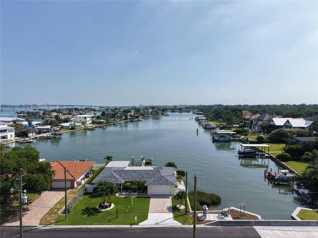 902 OAKWOOD DRIVE, Largo, FL 33770