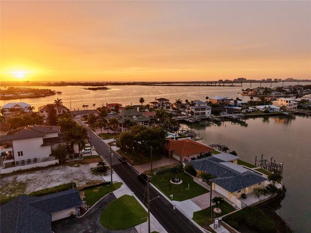 902 OAKWOOD DRIVE, Largo, FL 33770