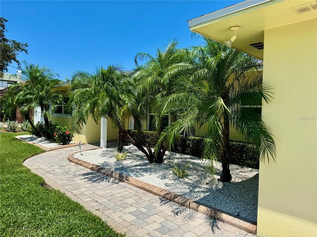 902 OAKWOOD DRIVE, Largo, FL 33770