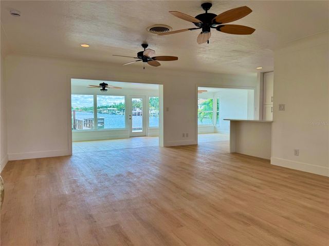 902 OAKWOOD DRIVE, Largo, FL 33770