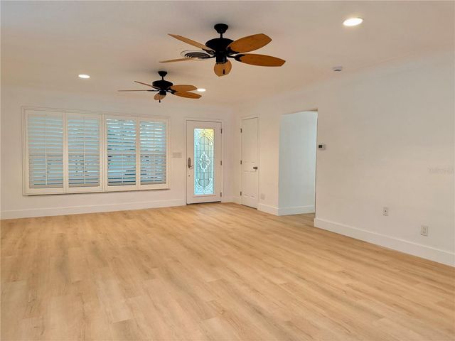 902 OAKWOOD DRIVE, Largo, FL 33770