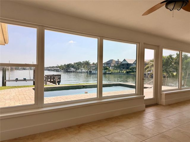 902 OAKWOOD DRIVE, Largo, FL 33770