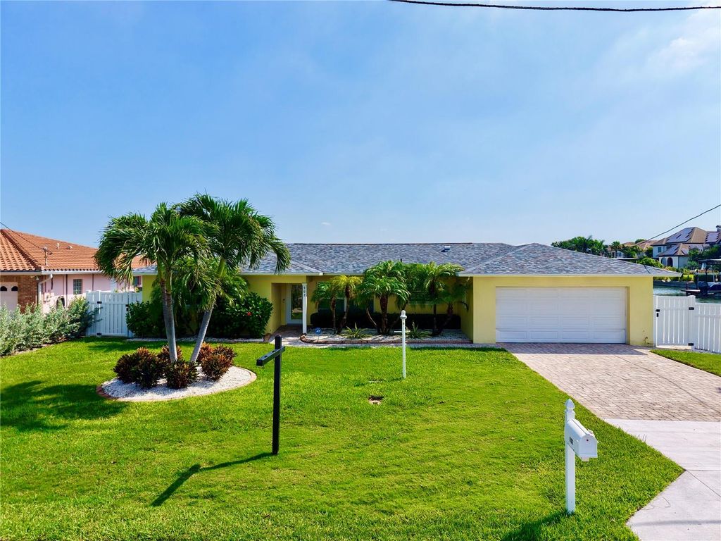 902 OAKWOOD DRIVE, Largo, FL 33770