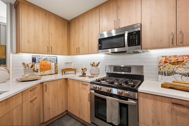 9821 SW 34TH ROAD, Gainesville, FL 32608