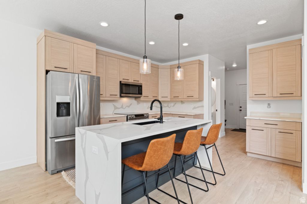 Image 12 of property listing at 947 W CUSHING RD, Bluffdale, UT 84065