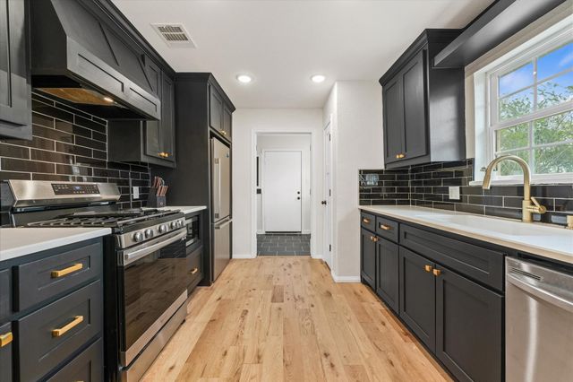 1212 Woodland Avenue, Fort Worth, TX 76110