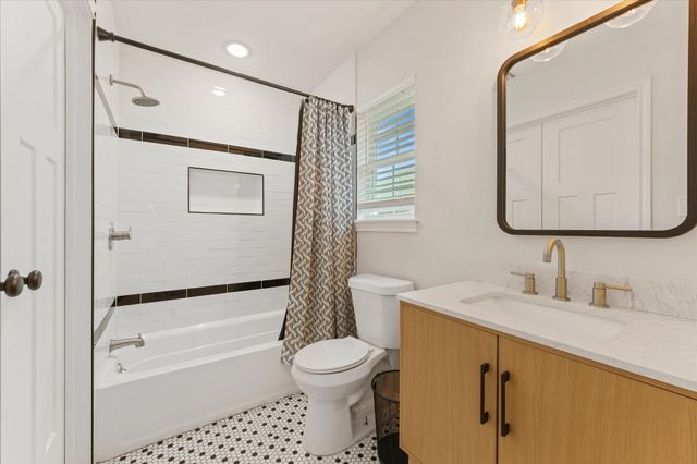 1212 Woodland Avenue, Fort Worth, TX 76110