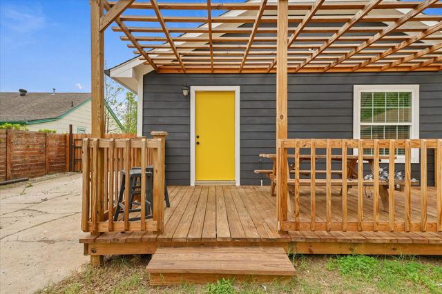 1212 Woodland Avenue, Fort Worth, TX 76110