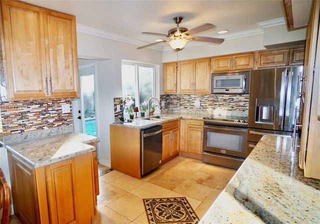 1240 SW 4th Ave, Pompano Beach, FL 33060