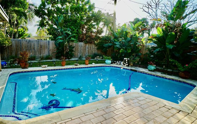 1240 SW 4th Ave, Pompano Beach, FL 33060