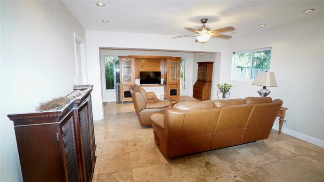 1240 SW 4th Ave, Pompano Beach, FL 33060