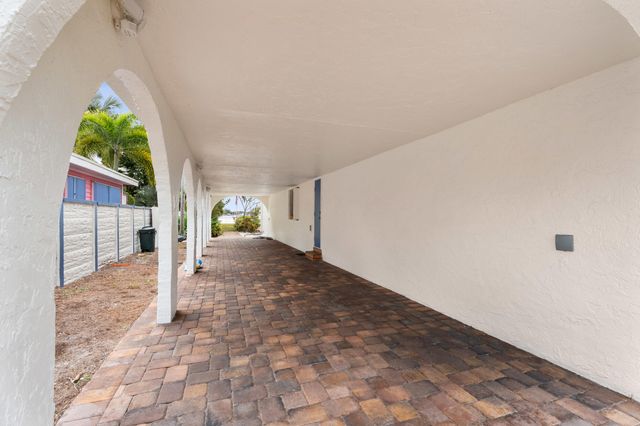 114 S Lake Drive, Lantana, FL 33462