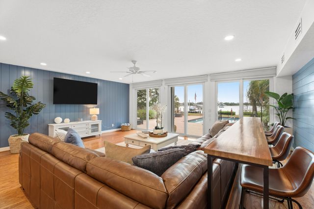 114 S Lake Drive, Lantana, FL 33462