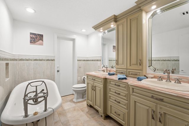 114 S Lake Drive, Lantana, FL 33462