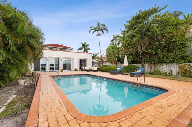 114 S Lake Drive, Lantana, FL 33462