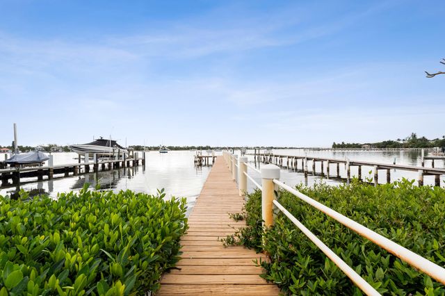 114 S Lake Drive, Lantana, FL 33462