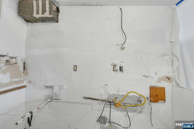 2200 N Central Road 15C, Fort Lee, NJ 07024