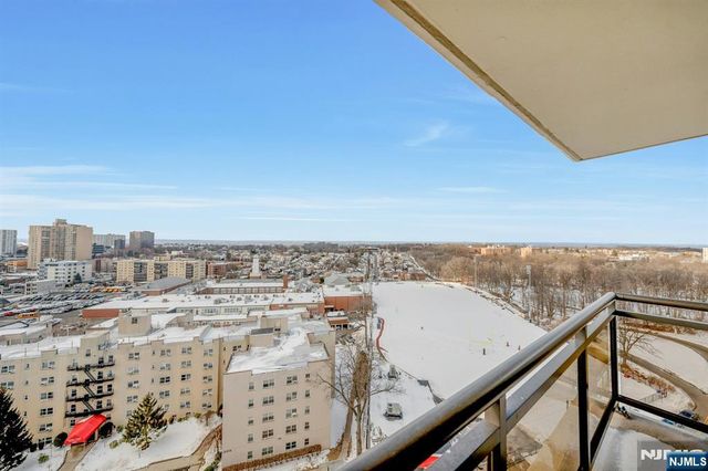 2200 N Central Road 15C, Fort Lee, NJ 07024