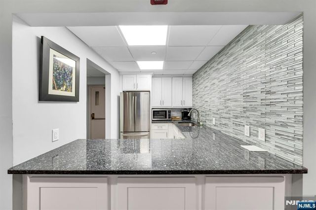 2200 N Central Road 15C, Fort Lee, NJ 07024