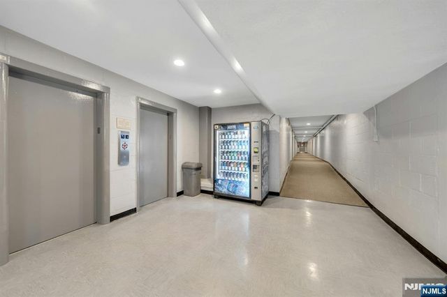 2200 N Central Road 15C, Fort Lee, NJ 07024