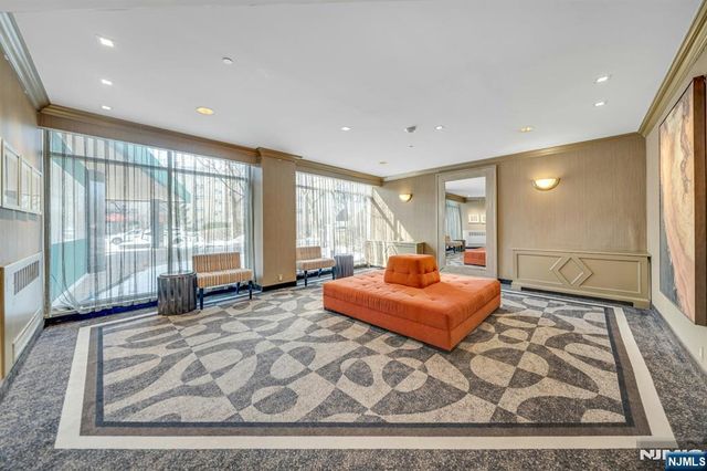 2200 N Central Road 15C, Fort Lee, NJ 07024