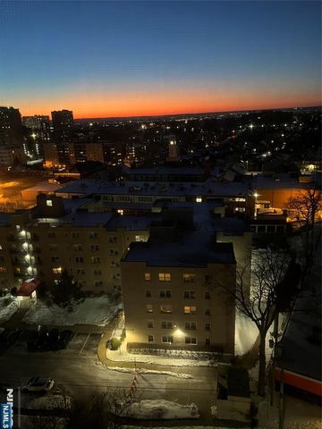 2200 N Central Road 15C, Fort Lee, NJ 07024