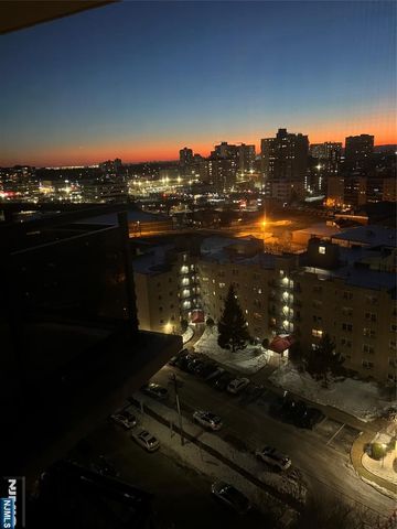 2200 N Central Road 15C, Fort Lee, NJ 07024