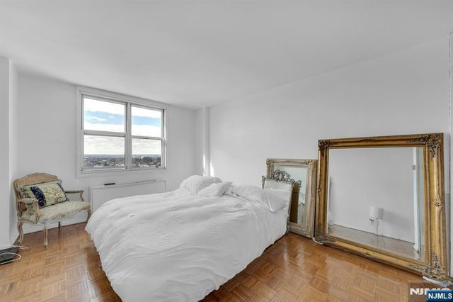 2200 N Central Road 15C, Fort Lee, NJ 07024